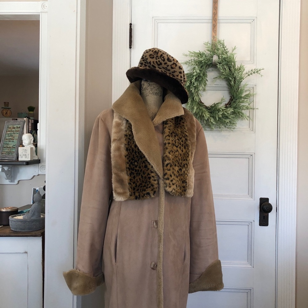 Coat - Picture 8 of 8